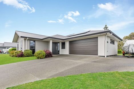 Photo of property in 17 Tirimoana Place, Otamatea, Whanganui, 4501