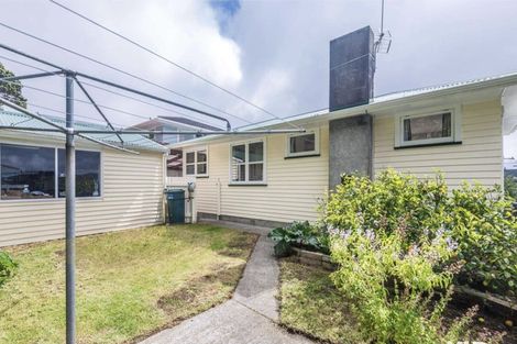 Photo of property in 5 Catherine Crescent, Paparangi, Wellington, 6037