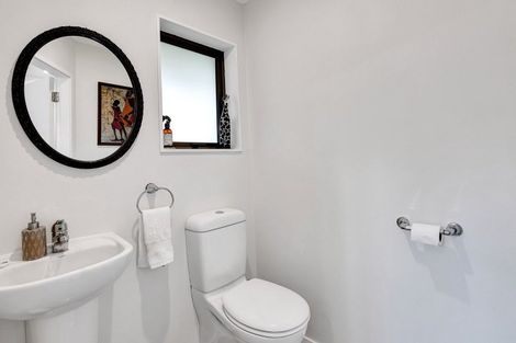 Photo of property in 11 Leatham Avenue, Strandon, New Plymouth, 4312