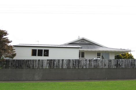 Photo of property in 107 Domett Street, Waitara, 4320