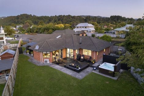 Photo of property in 8 Sapphire Grove, Birchville, Upper Hutt, 5018