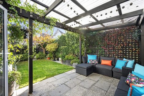 Photo of property in 9/354 Muritai Road, Eastbourne, Lower Hutt, 5013