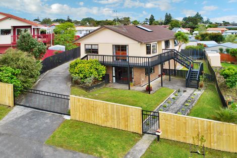 Photo of property in 5 Stockton Place, Glendene, Auckland, 0602