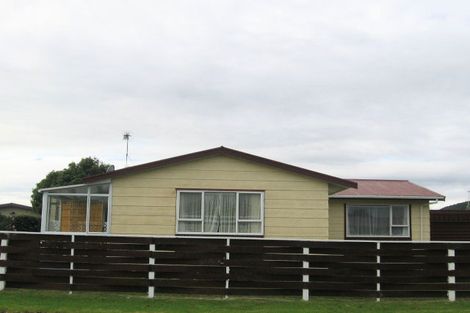 Photo of property in 2/6 Cypress Grove, Paraparaumu, 5032