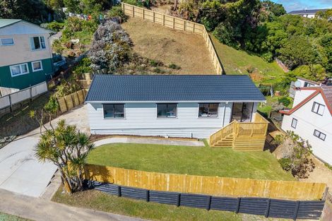 Photo of property in 62 Gloaming Hill, Titahi Bay, Porirua, 5022