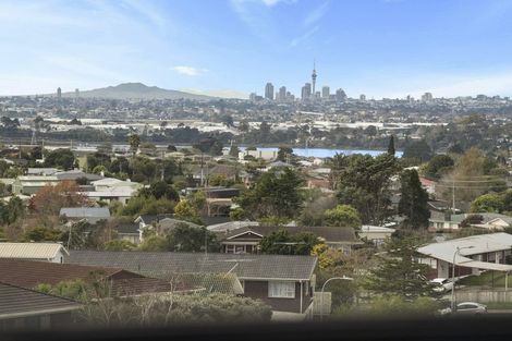 Photo of property in 4225d Great North Road, Glendene, Auckland, 0602