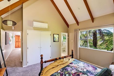 Photo of property in 60 Pomare Road, Tirohanga, Lower Hutt, 5010