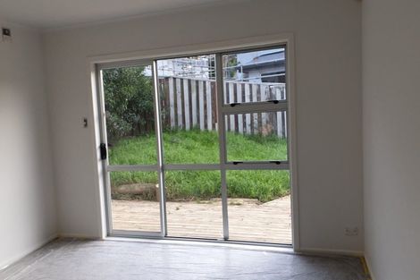 Photo of property in 5 Nor'east Drive, Northcross, Auckland, 0632