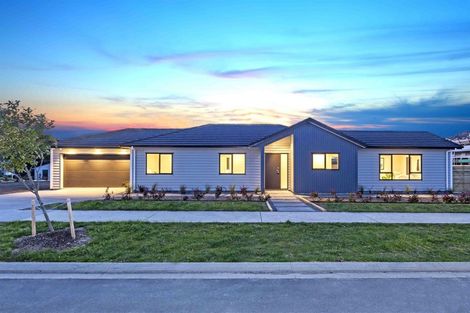 Photo of property in 8 Vogwill Road, Kumeu, 0810