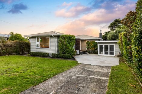 Photo of property in 4 Divich Avenue, Te Atatu South, Auckland, 0610