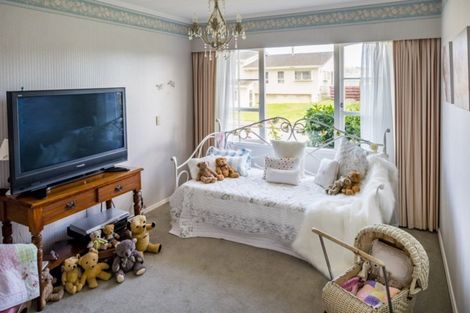 Photo of property in 4 Cassley Crescent, Papakowhai, Porirua, 5024