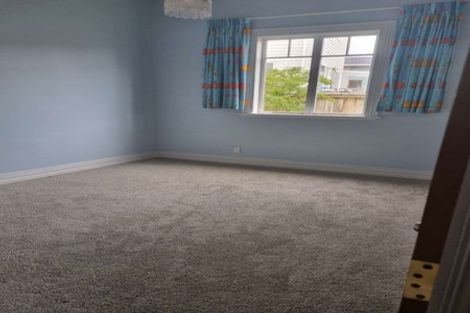 Photo of property in 33 Glencoe Road, Browns Bay, Auckland, 0630