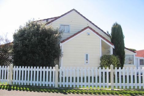 Photo of property in 2 Waimarie Park, Levin, 5510