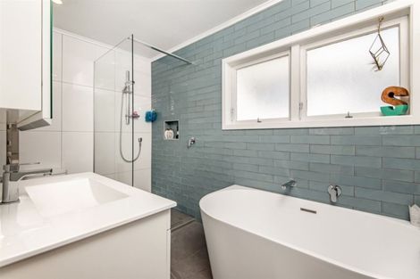 Photo of property in 1/30 Selwyn Crescent, Forrest Hill, Auckland, 0620