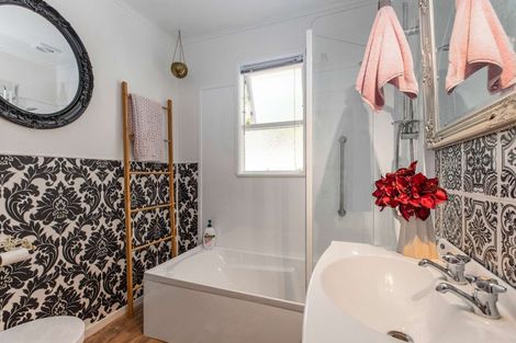 Photo of property in 8 Kashmir Road, Glen Eden, Auckland, 0602