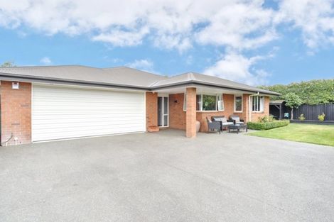 Photo of property in 27a Farnswood Place, Redwood, Christchurch, 8051