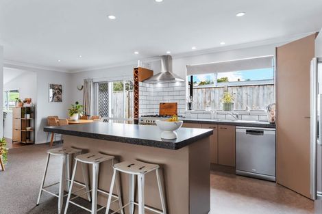Photo of property in 37 Tamatea Road, Taupo, 3330