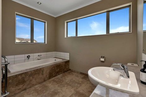 Photo of property in 5 Lanyard Place, One Tree Point, 0118