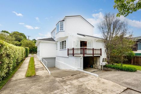 Photo of property in 3 Romney Square, Tawa, Wellington, 5028