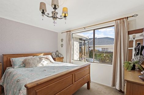 Photo of property in 2/135 Sawyers Arms Road, Northcote, Christchurch, 8052