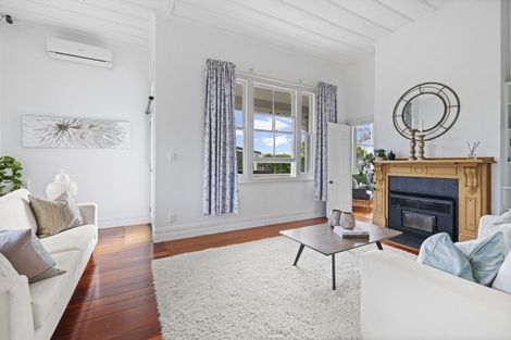 Photo of property in 147 Queen Street, Northcote Point, Auckland, 0627