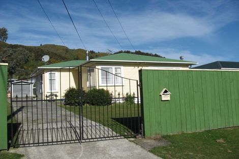 Photo of property in 28 Ruthven Road, Wainuiomata, Lower Hutt, 5014