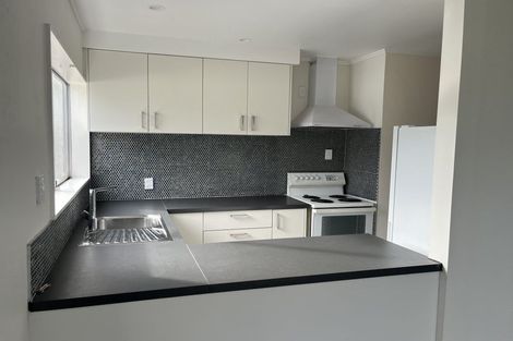 Photo of property in 25a Chetwode Grove, Newlands, Wellington, 6037