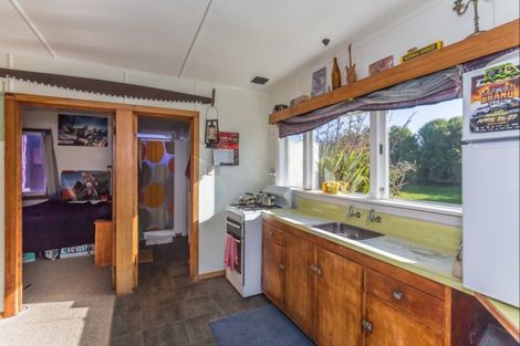 Photo of property in 18 Punga Street, Tangimoana, 4822
