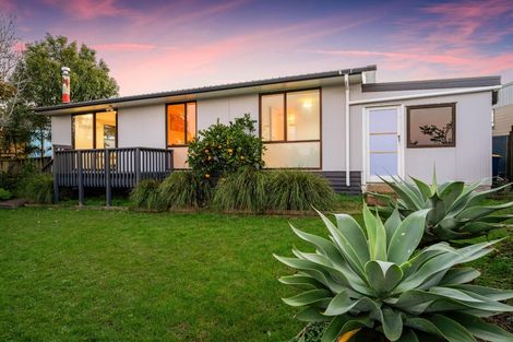 Photo of property in 2/11 Cyril Crescent, West Harbour, Auckland, 0618