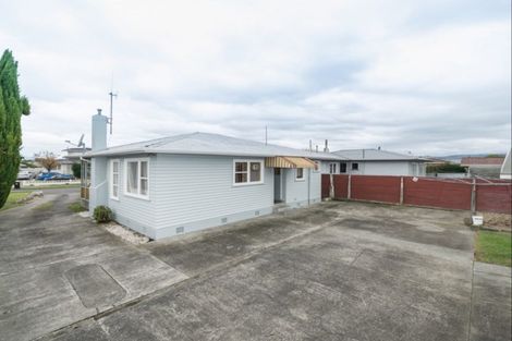 Photo of property in 6 Ellesmere Crescent, Highbury, Palmerston North, 4412