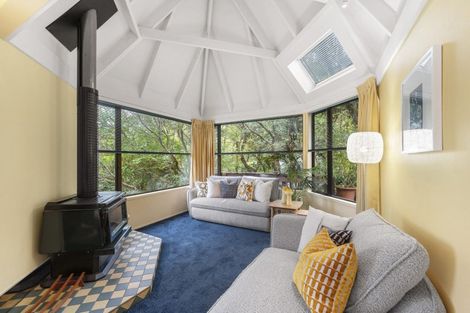 Photo of property in 17 Dillon Street, Lowry Bay, Lower Hutt, 5013