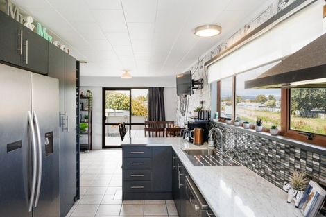 Photo of property in 16 Dunk Place, Milson, Palmerston North, 4414