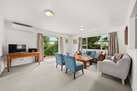 Photo of property in 30 Cologne Street, Martinborough, 5711