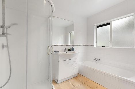 Photo of property in 3 Bernina Place, Weymouth, Auckland, 2103