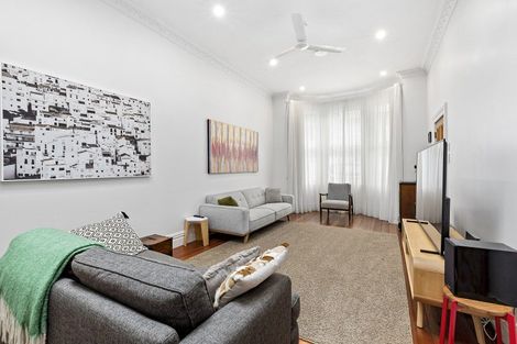 Photo of property in 17 Myrtle Crescent, Mount Cook, Wellington, 6021