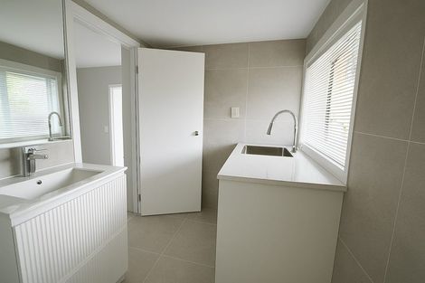 Photo of property in 17 Tui Vale Road, Shelly Park, Auckland, 2014