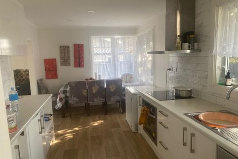 Photo of property in 7 Tarata Crescent, Mangere Bridge, Auckland, 2022