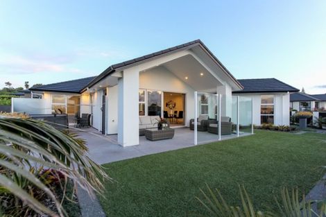 Photo of property in 1 Oakmont Crescent, Waiwhakaiho, New Plymouth, 4312