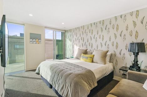 Photo of property in 225 Lake Terrace, Waipahihi, Taupo, 3330