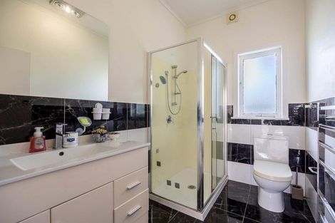 Photo of property in 1/43 Hogans Road, Glenfield, Auckland, 0629