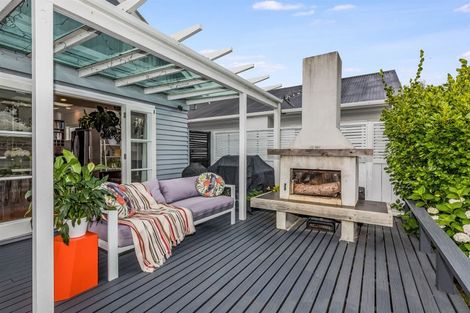 Photo of property in 37 Tuatoru Street, Eastbourne, Lower Hutt, 5013