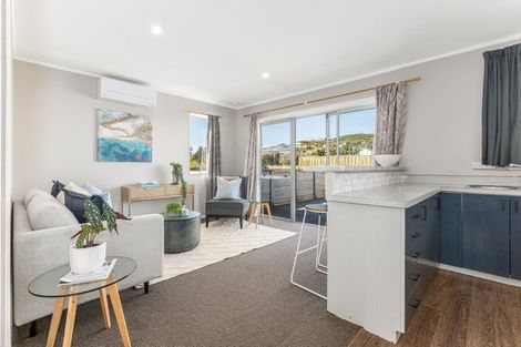 Photo of property in 2a Colchester Crescent, Newlands, Wellington, 6037