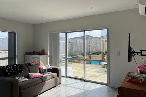 Photo of property in 10 Takurua Terrace, Orewa, 0931