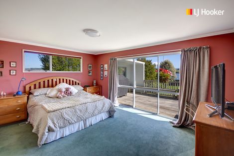Photo of property in 24 Surrey Bay Road, Waihola, Outram, 9073