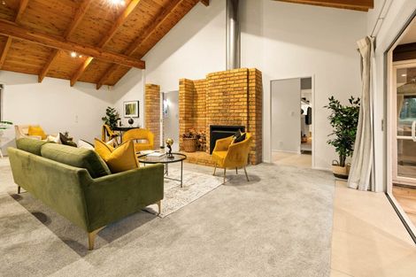 Photo of property in 18 Burgundy Park Avenue, Henderson, Auckland, 0612