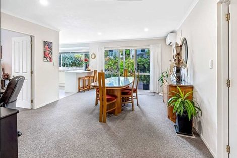 Photo of property in 8 Landvale Court, Browns Bay, Auckland, 0630