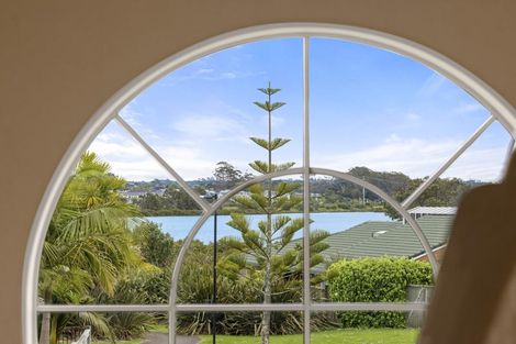Photo of property in 6 Settlers Grove, Orewa, 0931