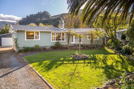 Photo of property in 9 Card Crescent, Featherston, 5710