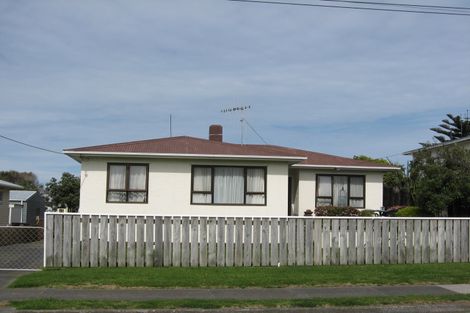 Photo of property in 12 Waitote Street, Castlecliff, Whanganui, 4501
