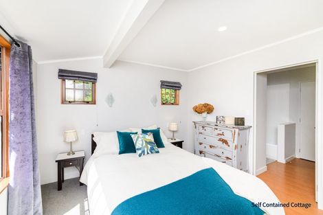 Photo of property in 5 Waicola Drive, Fitzherbert, Palmerston North, 4471